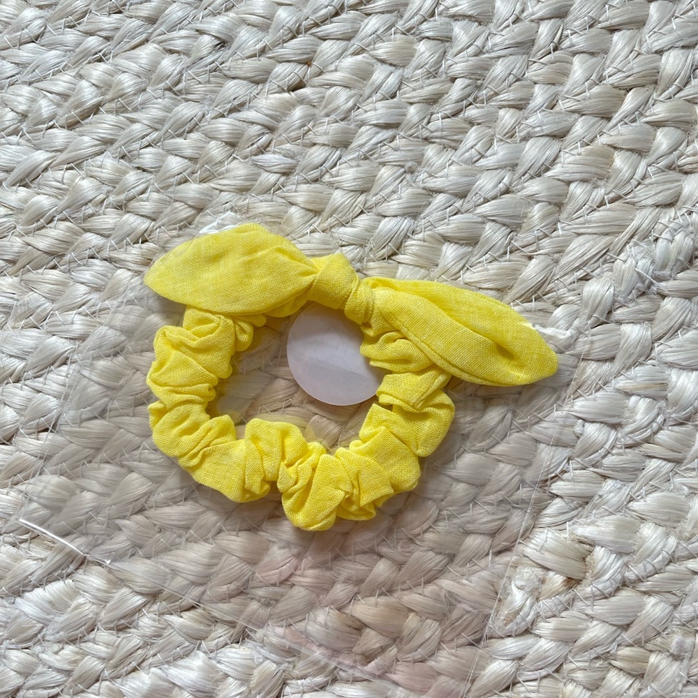 Little poppy scrunchie yellow